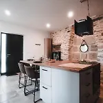 Mazet En Pierre Avec Jardin Privatif 펜션 Sernhac